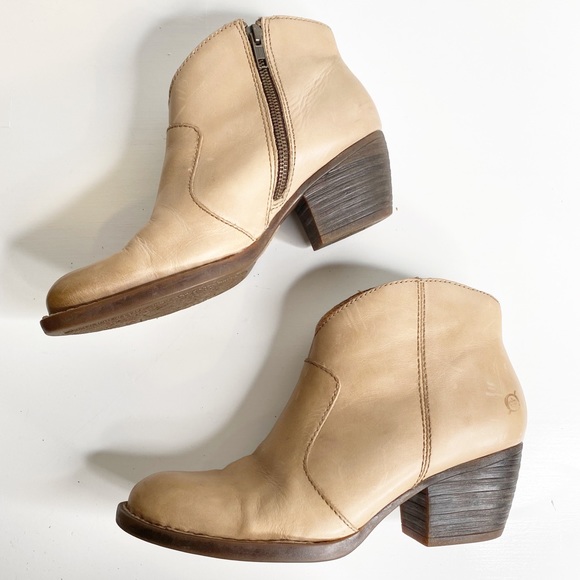 Born Shoes - Born | "Michel" Ankle Bootie in Taupe Sz. 9M